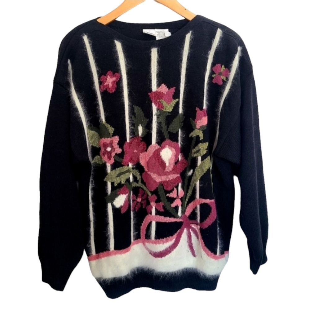 Vintage roseβ bouquet sweater